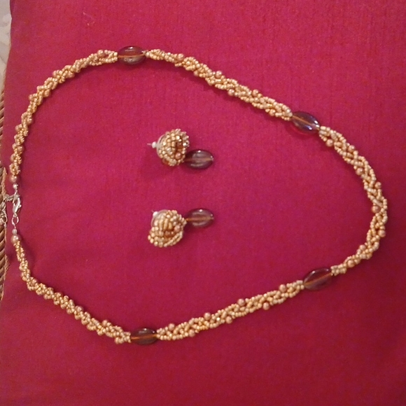 Jewelry - Necklace & Earring set